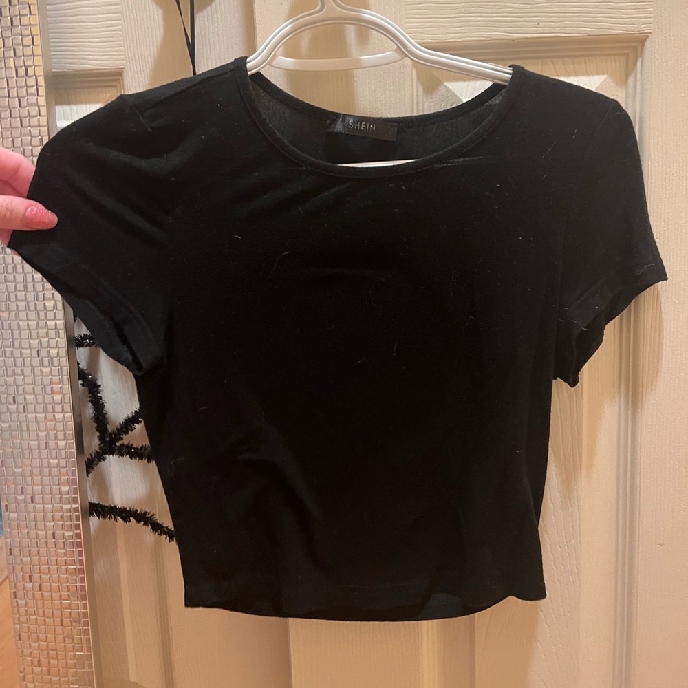 SHEIN black cropped t shirt <3